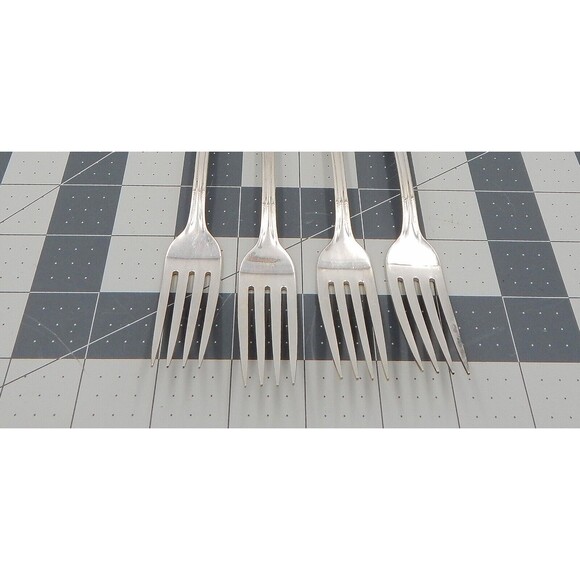 International Silverplate Waverly Dinner Place Forks 7-1/4 Inch Set of 4 - Picture 14 of 15